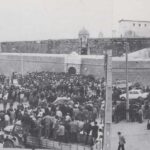 Foto preto e branco Peniche Antigo de Fortaleza enquanto se aguardava a libertação dos presos a 26 de Abril de 1974