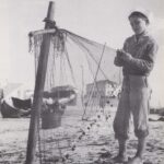 Foto preto e branco Peniche Antigo de Aluno da primeira Escola de Pesca em 1960